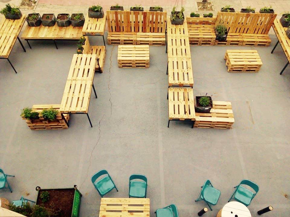 CervezaLaVirgen's tweet photo. Habemus terraza!! Gracias a @metrohuerto y a @todoporlapraxis por su gran trabajo! #cervezapura #madrid #huerta https://t.co/AwsrOnn2yr