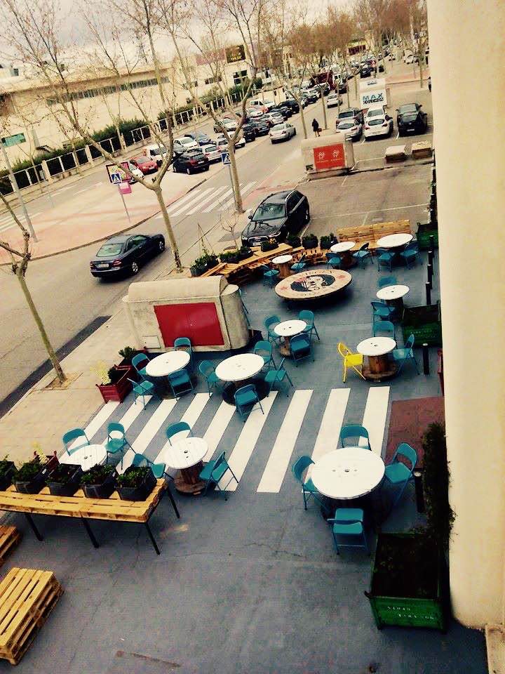 CervezaLaVirgen's tweet photo. Habemus terraza!! Gracias a @metrohuerto y a @todoporlapraxis por su gran trabajo! #cervezapura #madrid #huerta https://t.co/AwsrOnn2yr