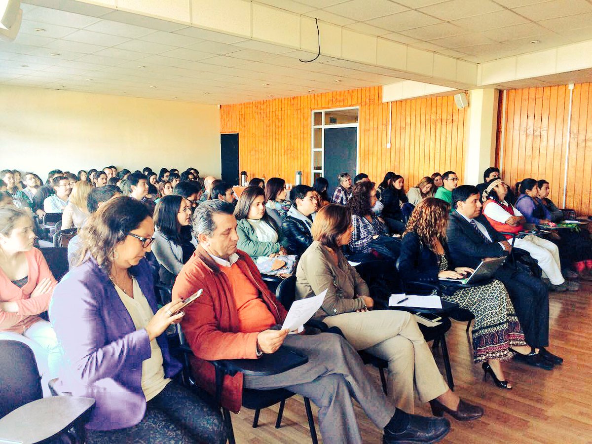 MinjudhLosLagos's tweet photo. SeremiMadrid, Pdta Corte Apelaciones y Univ Sto. Tomas  en primer diálogo constitucional en PtoMontt con estudiantes https://t.co/QAQgwDocnJ