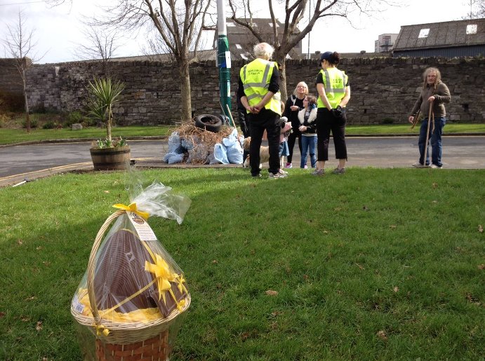 Well done to Everyone from Irvine Terrrace Area Action Group who came took part in #teamdublincleanup on Saturday!!