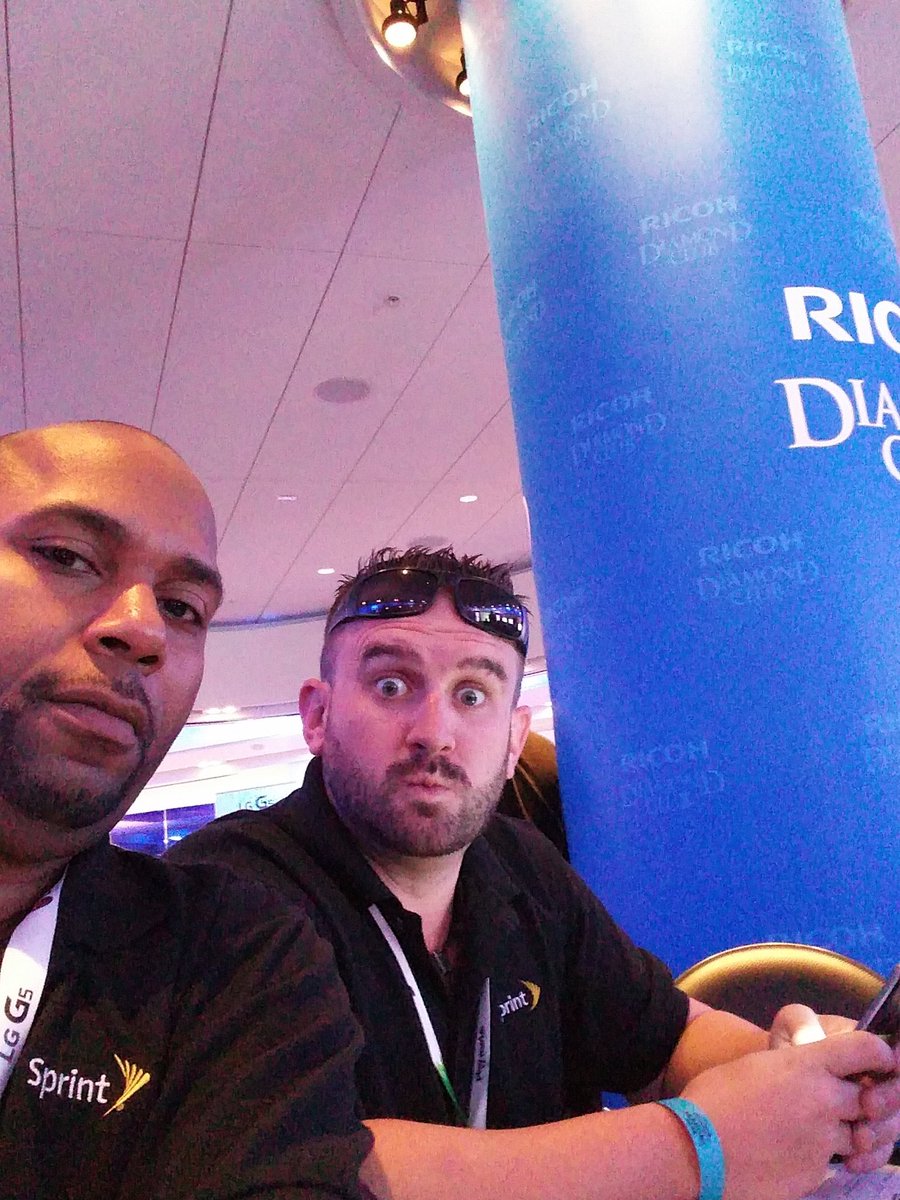 POMSQUADWL's tweet photo. Getting a free phone g5@binksyboo313 @NICK_WL_DRF @SammyGrassaWL #lgg5miami https://t.co/bWjHW5Idfv
