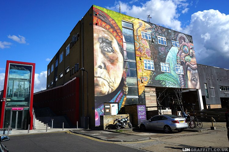 LDNGraffiti's tweet photo. #StreetArt by @MartinRonMural &amp; #Jiant in #HackneyWick London https://t.co/Js02liFtN4