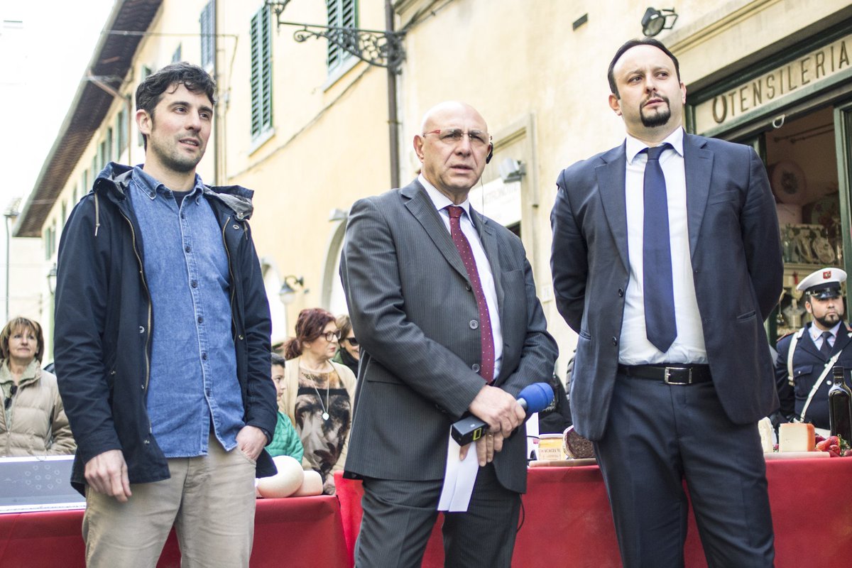 senzaspreco's tweet photo. Foto del nostro intervento a @mimandaRai3 sulla nostra piattaforma contro #sprecoalimentare https://t.co/U1IVckYZvJ https://t.co/5DjqYx2aqy