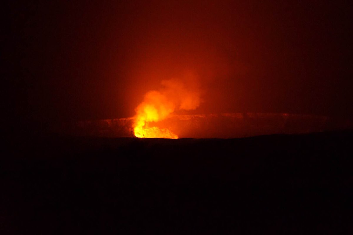 paulnwright's tweet image. @solentofficial Great pic frm '15 @SolentGeog grad, Nicole, now Interpretation Ranger @ Hawai'i Volcanoes Ntnl Park!