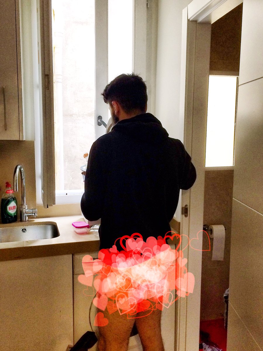 Comiendo con un tío en calzoncillos, venga, a dramad!