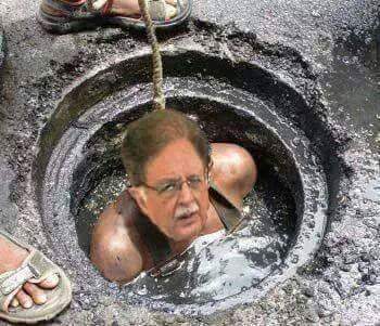 ITAchI0005's tweet photo. Whenever IK says anything, Pervez Rasheed appears like a DEVIL n today he was on MUTED MODE. 😝😝😝😝😝 https://t.co/bYyMLeT1f0