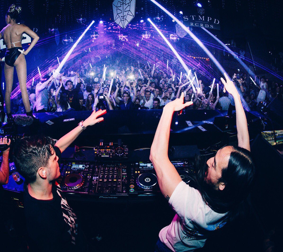 Always fun rockin w/ my bro @martingarrix https://t.co/KtgAbXUyoY