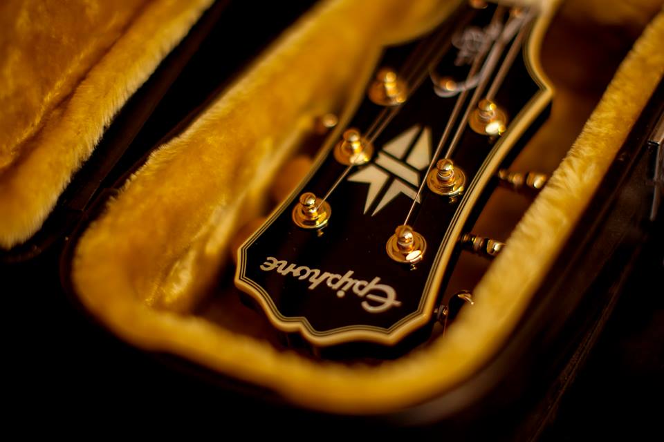 Epiphone's tweet photo. RT @GibsonSpain: ¿Quién de vosotros ha tenido o tiene una @epiphone? ¿Qué modelo es? @gibsonguitar https://t.co/lHhFAzzvL2