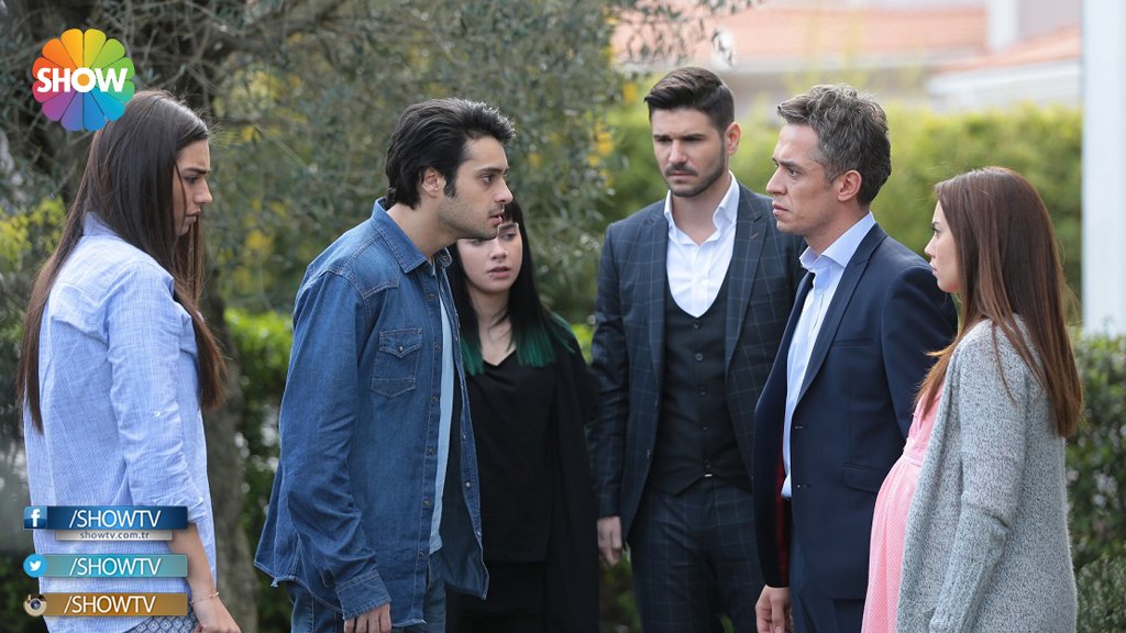 ShowTV's tweet photo. #AslaVazgeçmem yeni bölümüyle Perşembe akşamı saat 20.00'de Show TV'de! Fotoğraflar için: https://t.co/4yqYo9B1Cw https://t.co/Sw0fesbjXb