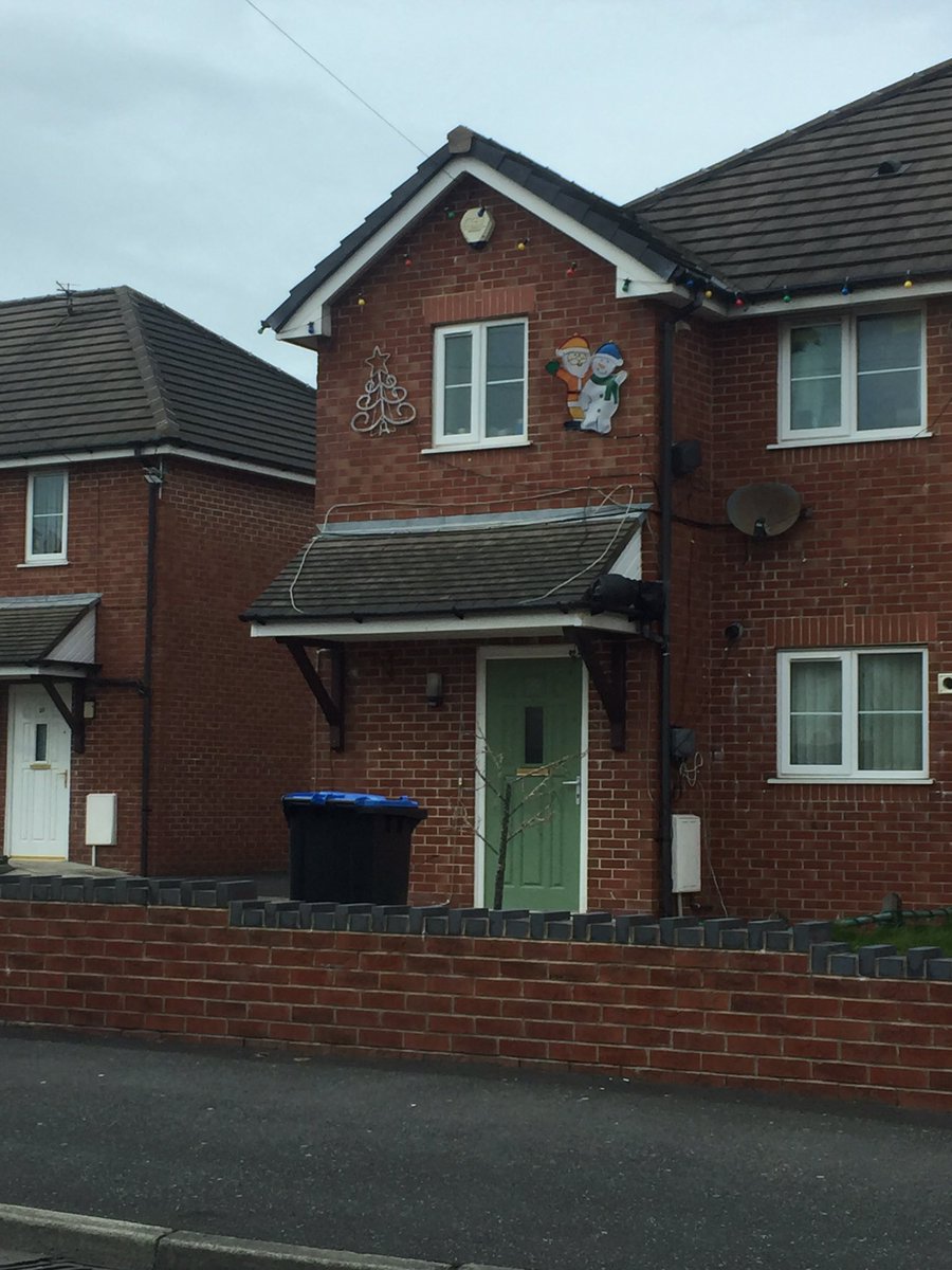 mattashby27's tweet photo. #keepingxmasgoing @dresserman best one I've seen so far https://t.co/thVIeck1o0