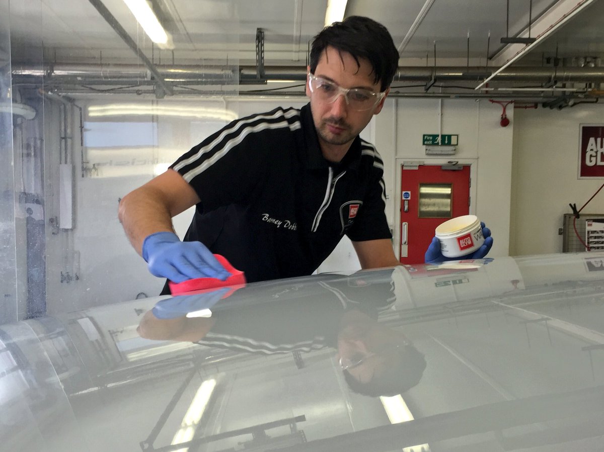 MarkAtAutoglym's tweet photo. Barney showcasing the @autoglym products on the @aspirebespoke Range Rover #AspireVideoDay #ConnectOnCamera https://t.co/3mycIS7JpN