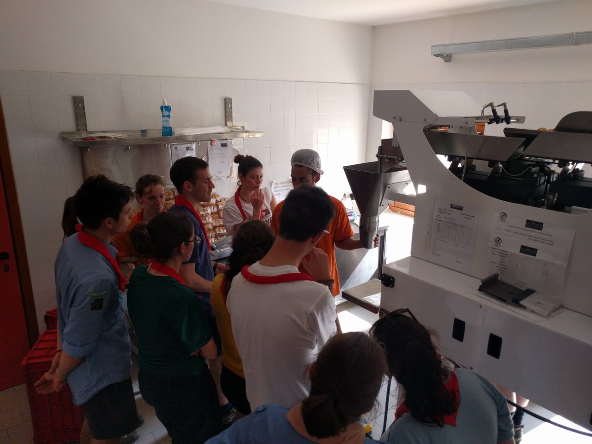 RossLaghi's tweet photo. Laboratorio con la @bandabiscotti #biscotti x tutti! https://t.co/vsU11VdpY1