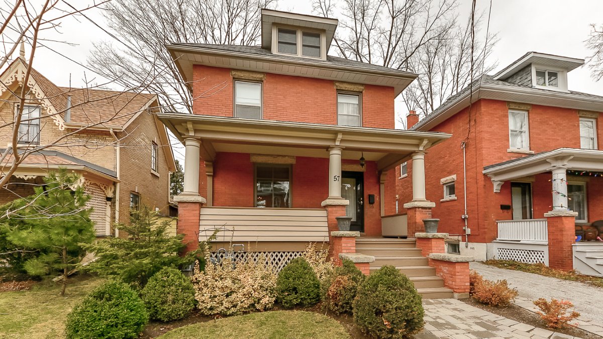 trilliumwest's tweet photo. Reason #7 to #movetoguelph - Classic urban living, just like this https://t.co/csaBFcSlDc @tw_Jhalford #Toronto https://t.co/oji74VvpOB