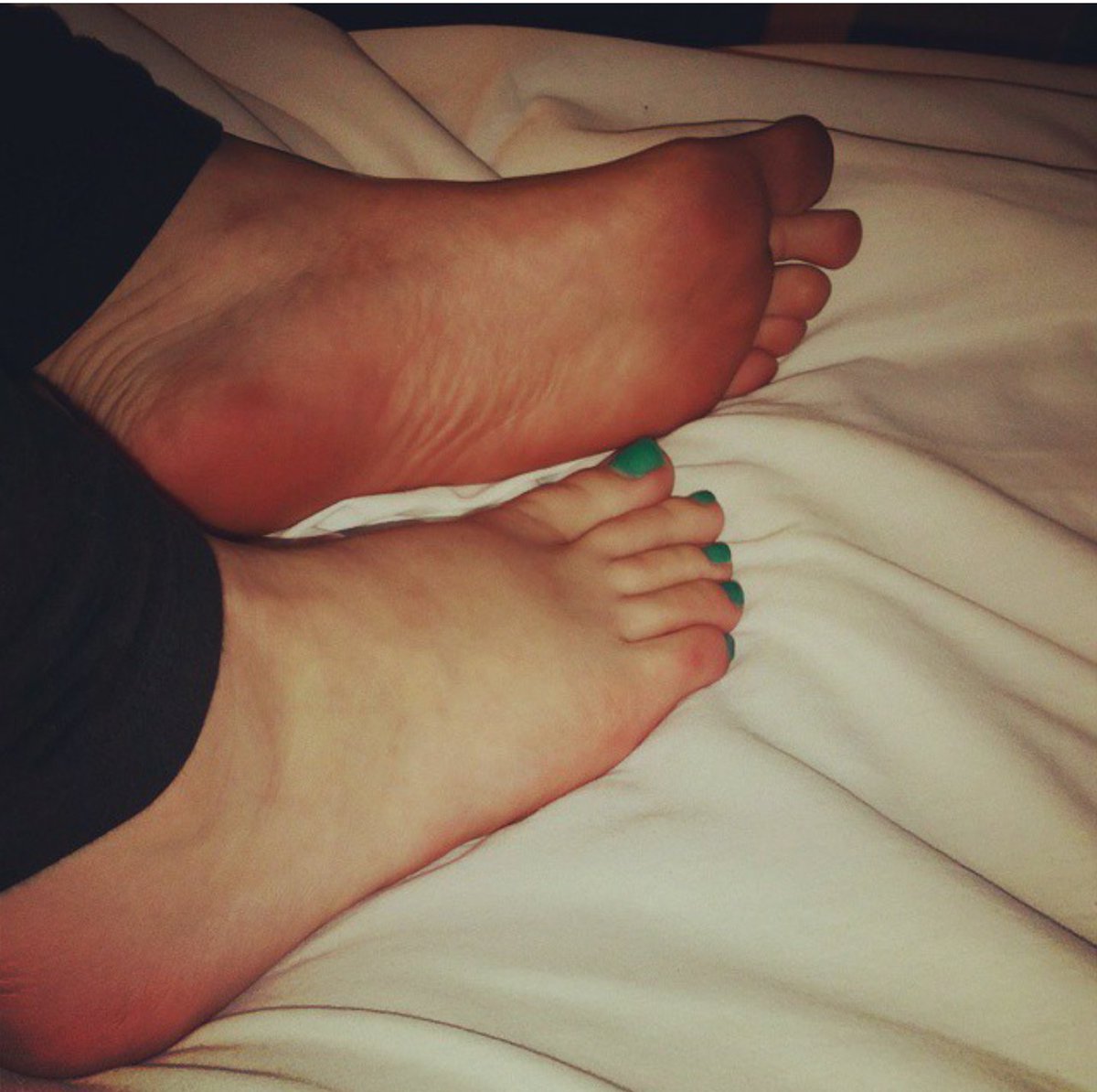 GoddessTayBay1's tweet photo. Good morning sluts. Why don't i have a slave rubbing my feet?? Fix it. And pay for the honor. #walletrape #feet https://t.co/VCtWhLmRr5