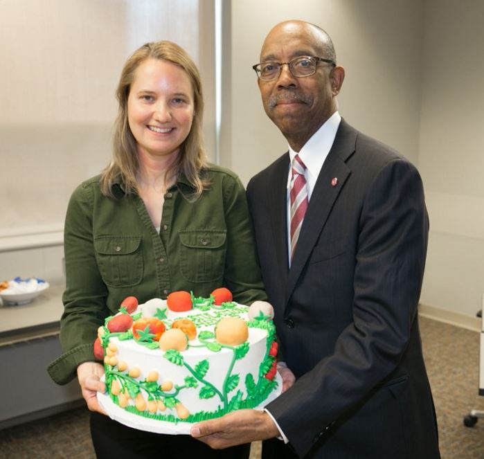 osucsw's tweet image. Congrats to @OSUCSW prof Michelle Kaiser for being the 1st CSW prof to receive OSU&apos;s Distinguished Teaching Award!!!
