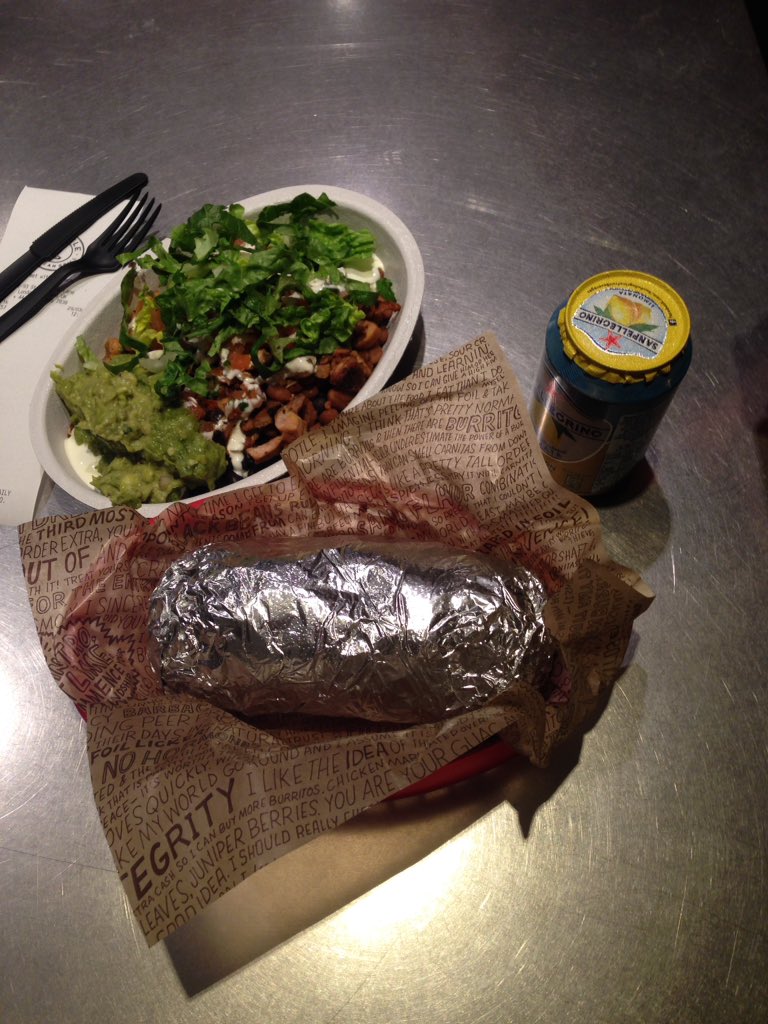craig_72345's tweet image. Refueling @ChipotleTweets for a big day ahead! #delicious #haveone