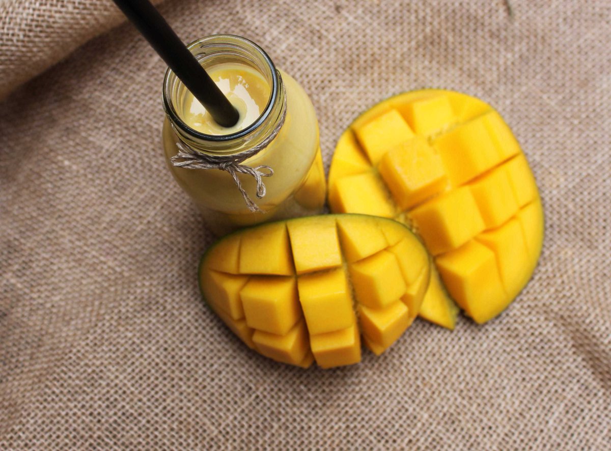 Īstais brīdis saulainam nedēļas piedāvājumam – mango lassi ar jogurtu un banāniem. Pavasarim piestāv!