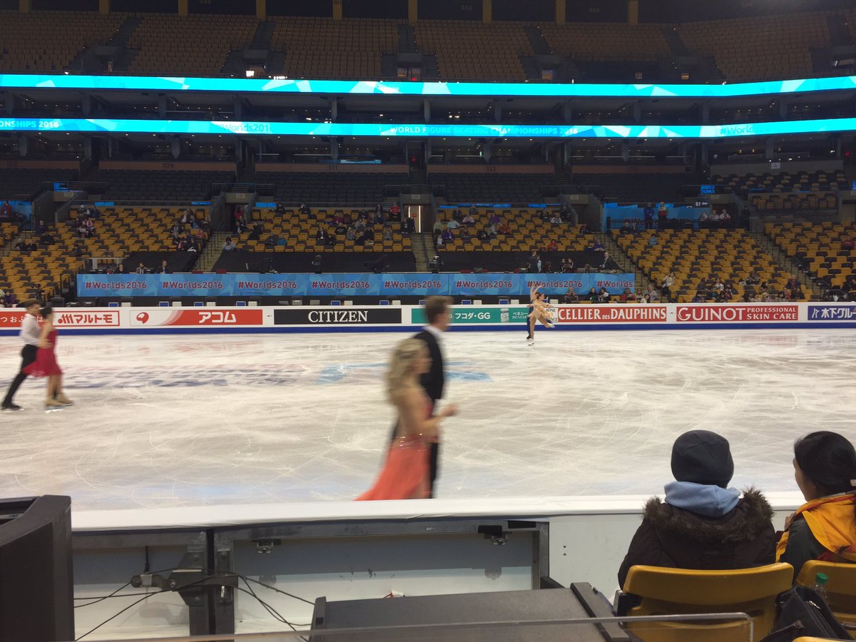 _almostleia's tweet photo. Second row for dance practice! #fsworlds https://t.co/Rf4m3ejH6J