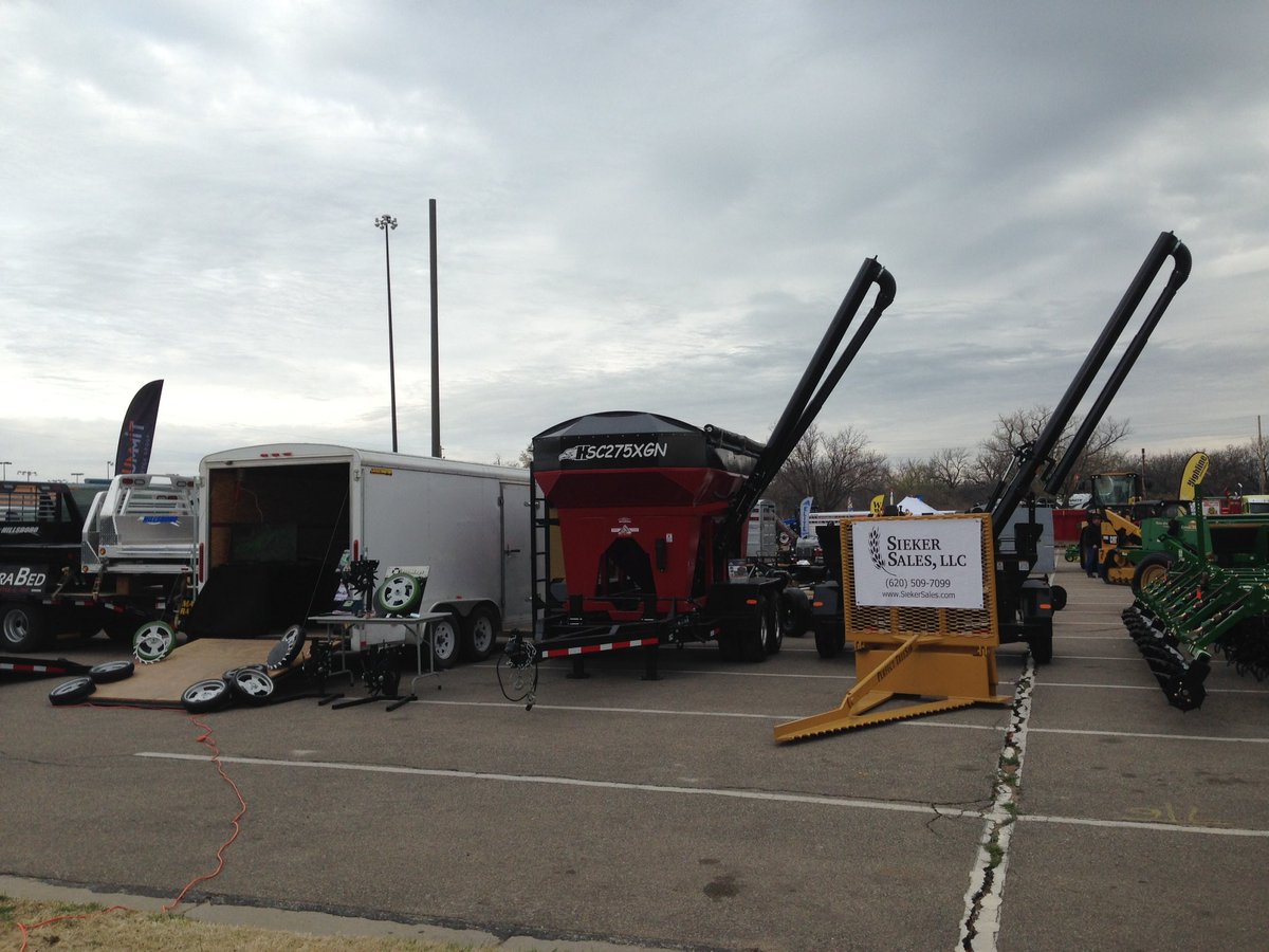 SiekerSales's tweet photo. #MidAmericaFarmExpo in Salina in K06 #TravisSeedCart @ProMags #ThePerfectTreeSaw @GroffAg  @BurchlandMfg #Schaffert https://t.co/NKOGshj6SN