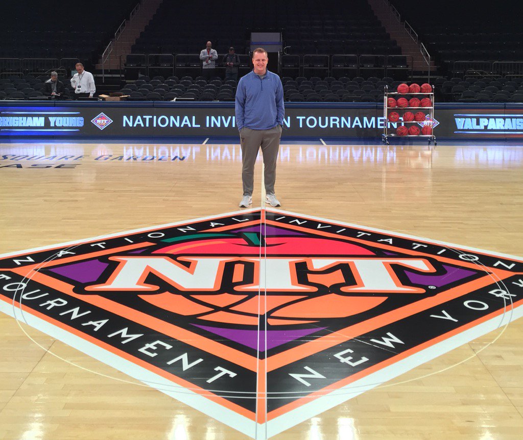 qlewis31's tweet photo. GO COUGS!!  As promised my first tweet from MSG - for my boy's at SportsNation! https://t.co/OELCGJRNq5