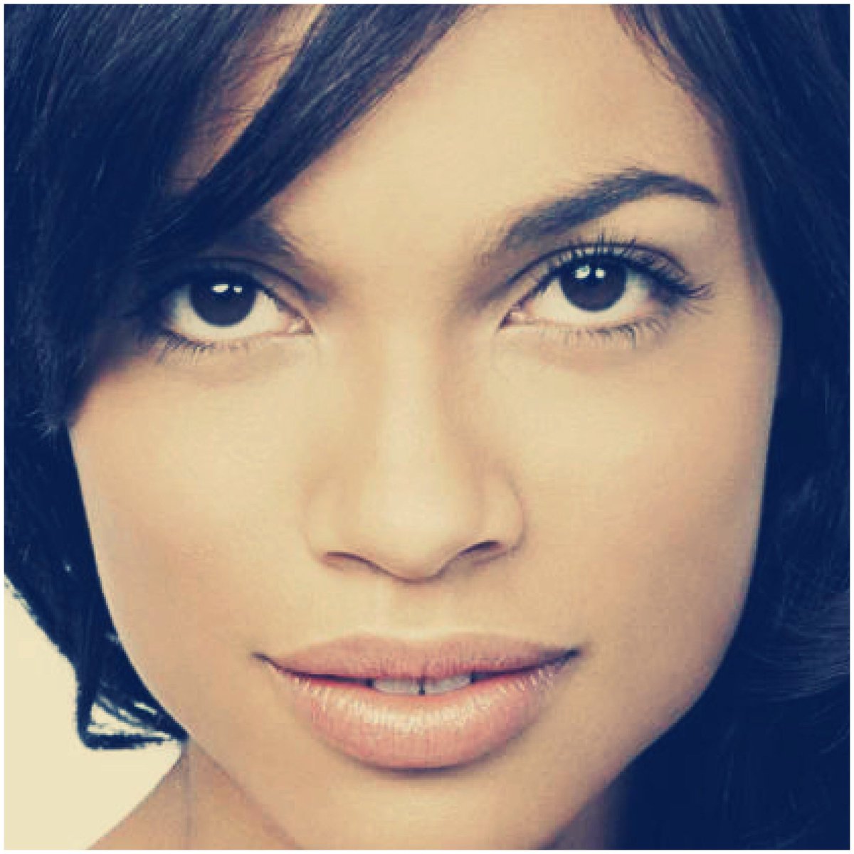 nkiruko's tweet photo. Ms Rosario Dawson @rosariodawson #fashionrising https://t.co/XXzIhAgIs0
