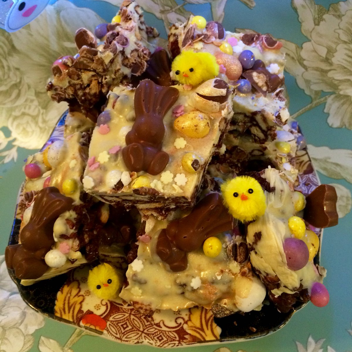 allabouteatsblg's tweet photo. Easter Egg Hunt Tiffin #Recipe: https://t.co/brUhsWAbrk. #NoBakeBaking #Foodie https://t.co/6JneT23scW