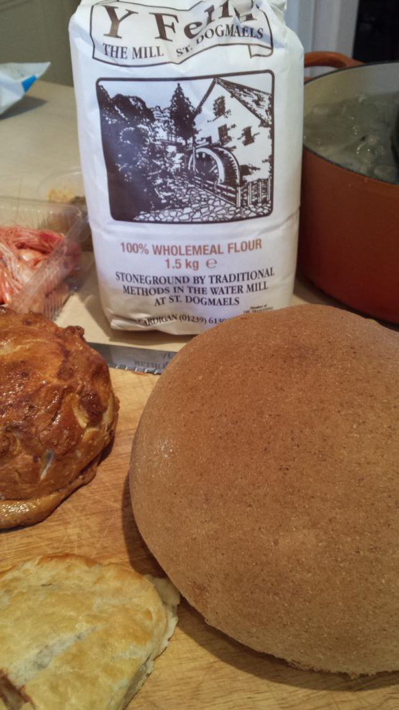 ChampagneGuruUK's tweet photo. Fresh prawns &amp; crab @CardiganBayFish #speltbread &amp; flour #Y Felin &amp; pies all at todays @StDogsMarket supper sorted! https://t.co/I0tXZHTKtY