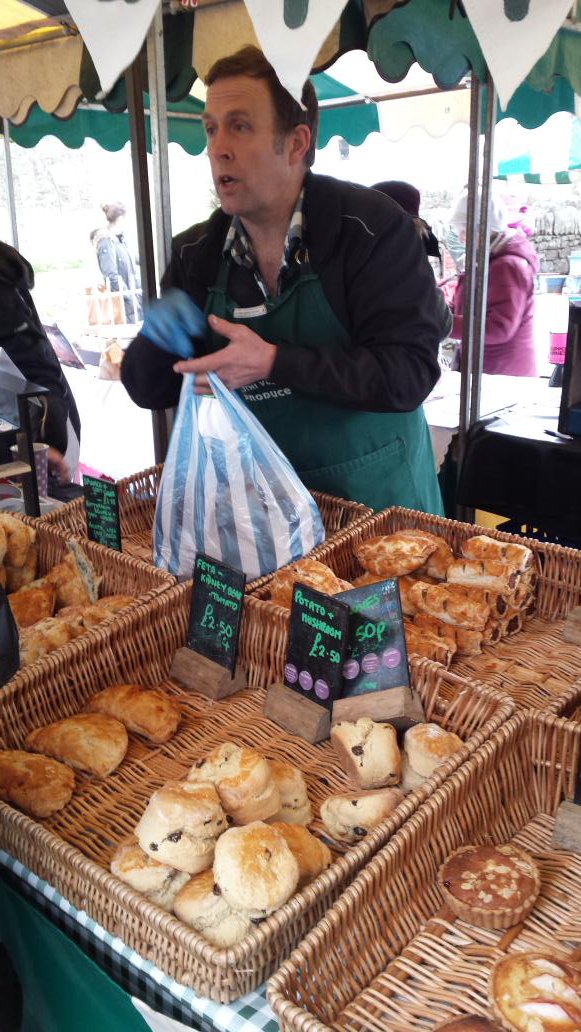ChampagneGuruUK's tweet photo. Fresh prawns &amp; crab @CardiganBayFish #speltbread &amp; flour #Y Felin &amp; pies all at todays @StDogsMarket supper sorted! https://t.co/I0tXZHTKtY