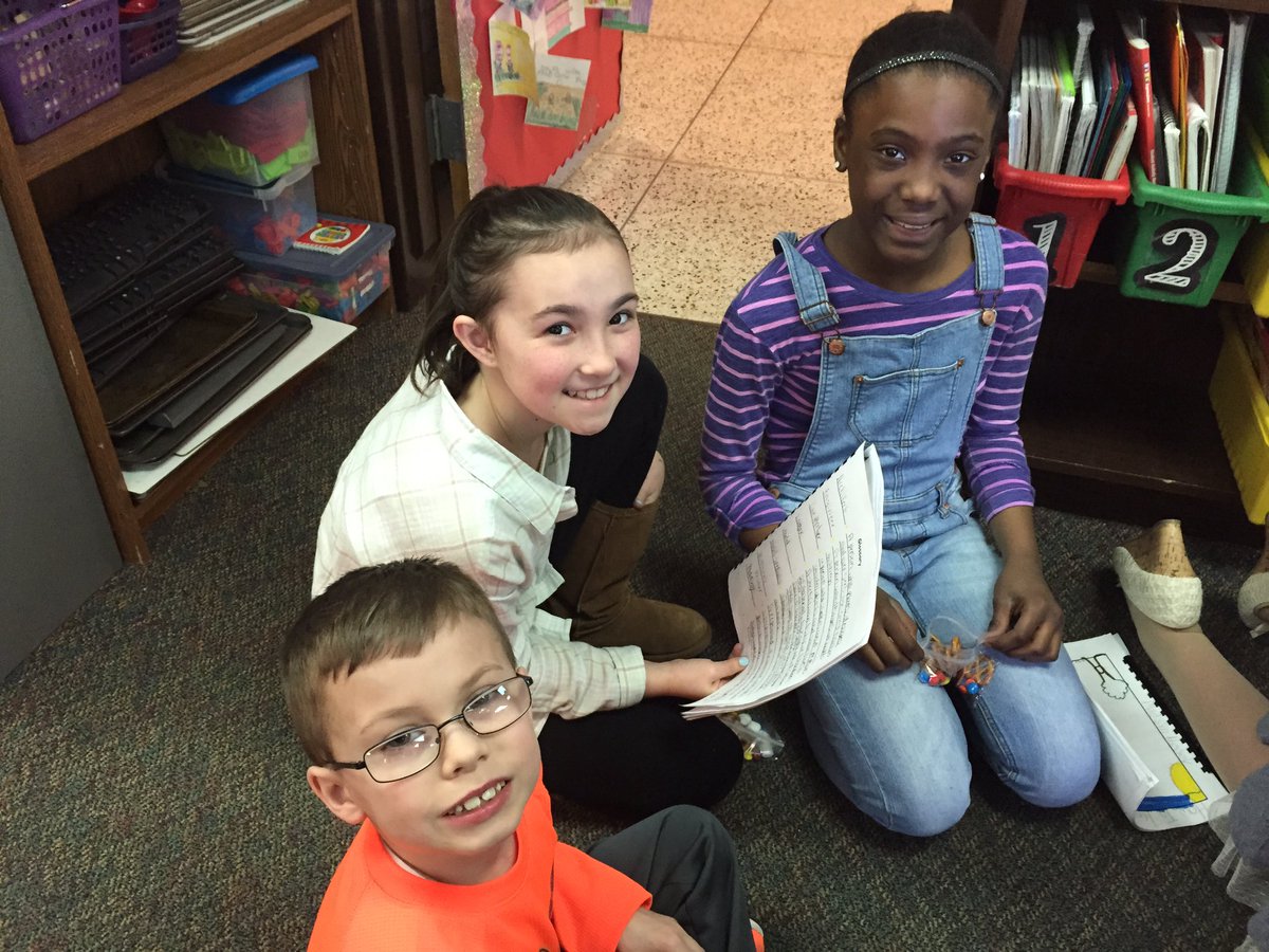MrsHorst4th's tweet photo. We shared our informational books and Tasty Tuesday with @Rbauserman11 class. @MorrishDragons https://t.co/7ShqDBNTZC