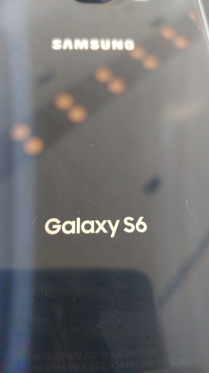 DPieschke's tweet photo. @SamsungMobileUS where is your removable battery? #notonS7 I will go will LG #LGG5MN https://t.co/8b9TjseEeF