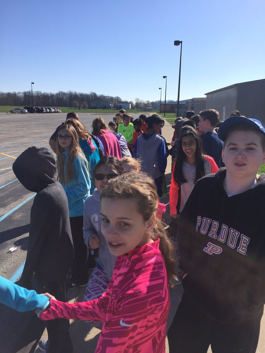 Renick_Class's tweet photo. Shooting off Rockets!! #winnerwinner #rocketflight #socool @FCIJahn https://t.co/5vazNPjOAL