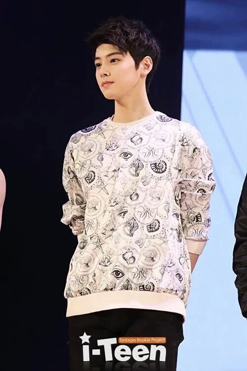 AstroObsession's tweet photo. #HappyEunwooDay #ASTRO @fantagiomusic @offclASTRO 😍😍😍😍 https://t.co/pmQN8UEmTa