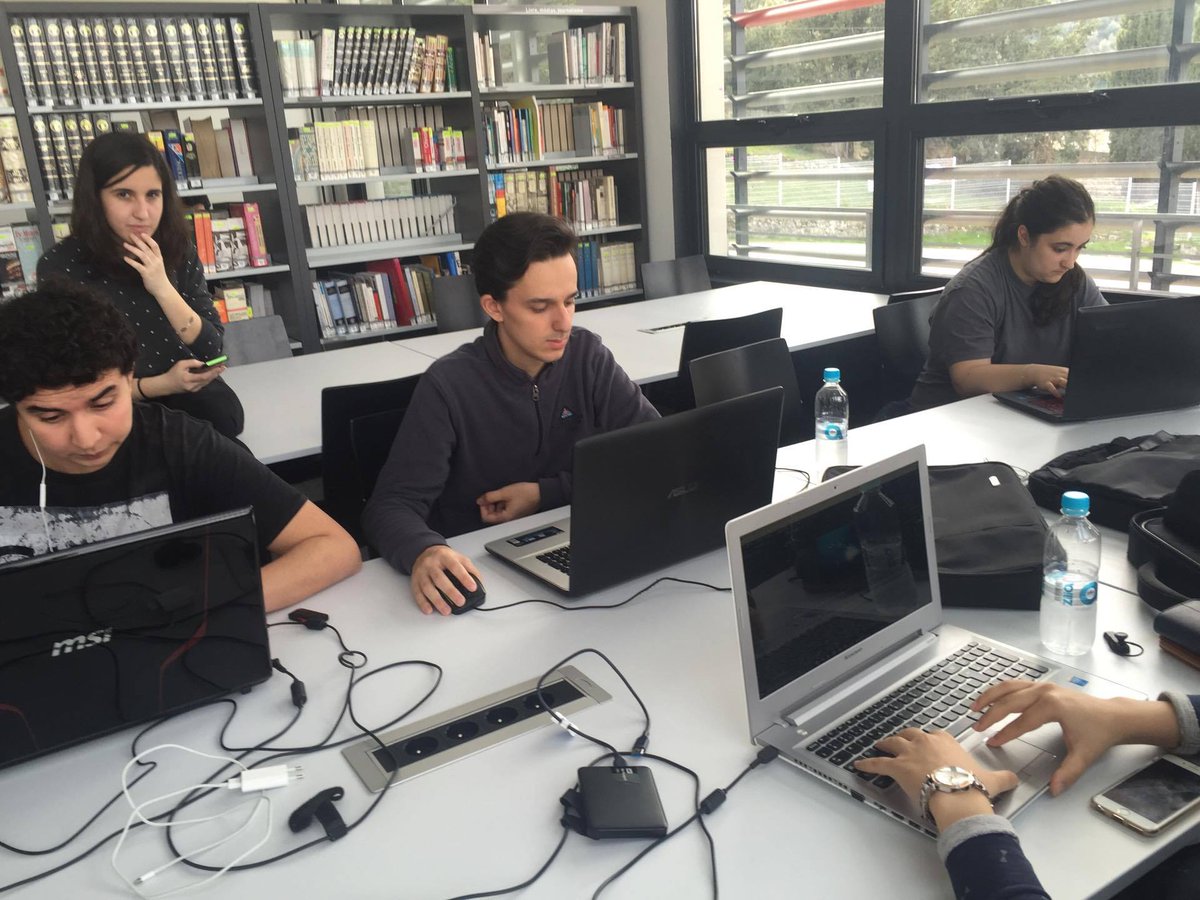 lightscreenprod's tweet photo. Cette semaine on se consacre au projet ! https://t.co/9Jjc6lDyoh