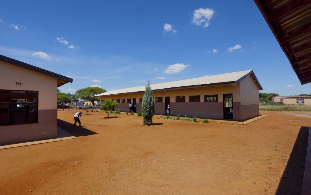 AngloAmericanZA's tweet photo. See how schools in rural communities are being powered by platinum fuel cells. https://t.co/bNXR7S55MS https://t.co/7vZ2BkSq9d