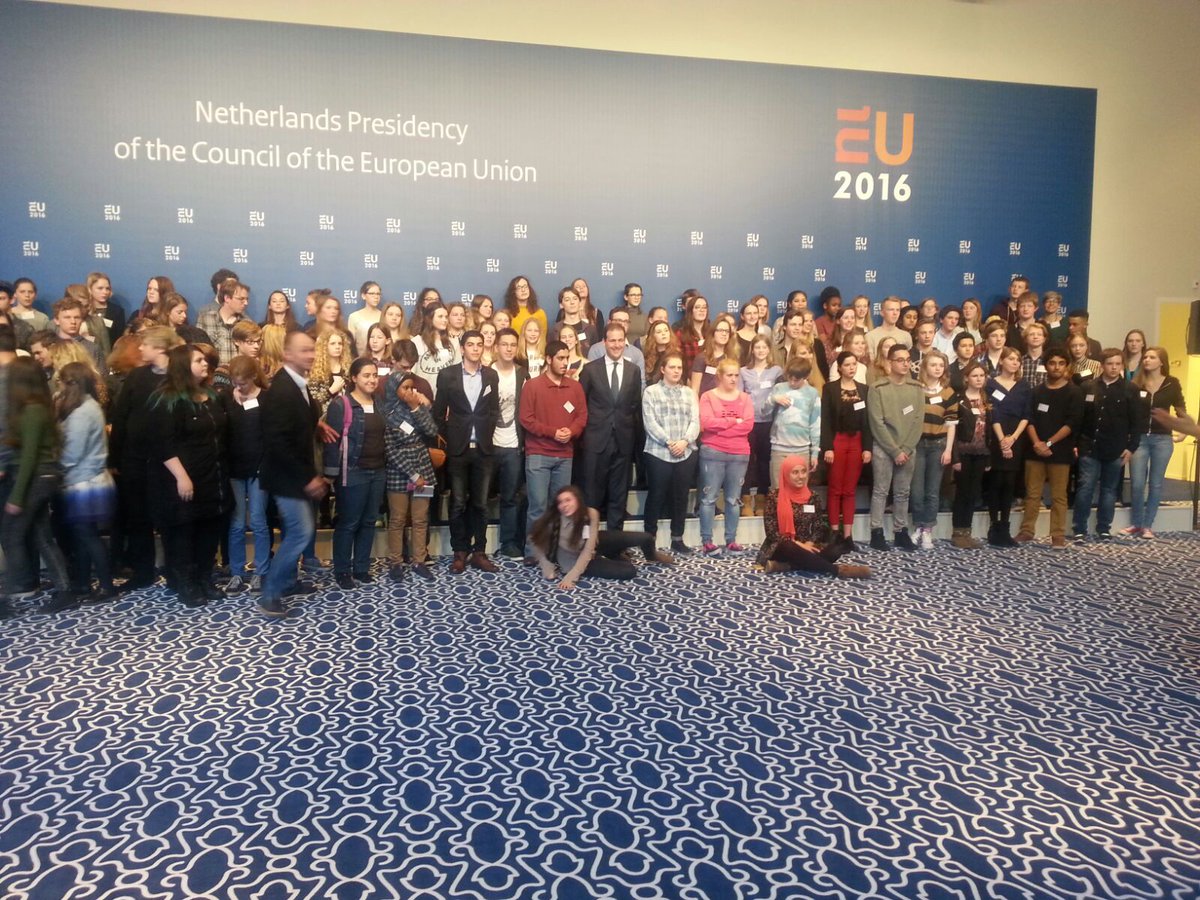 Persconferentie met schoolkrantredactieleden en Lodewijk Asscher <a href="/LodewijkA/">Lodewijk Asscher</a>  #EuropeesVoorzitterschap #OverEU2016NL