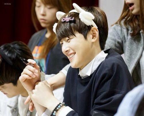 eu te amo muito,você é uma pessoa especial e muito talentosa nunca deixe ninguém dizer o contrário #HappyEunwooDay