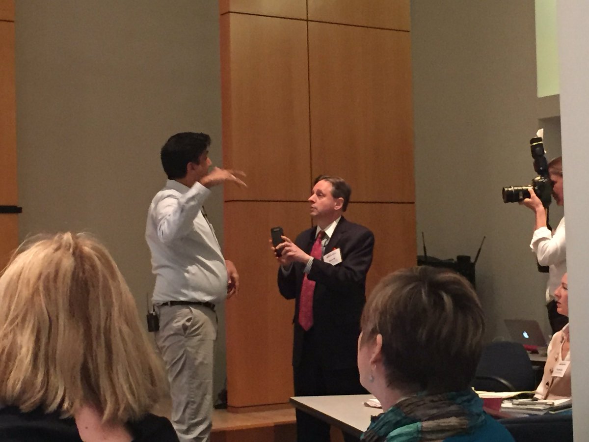 Grillaguy1's tweet image. First time Vines at @AASCU Comm. conference. #DoItForTheVine #aascucomm