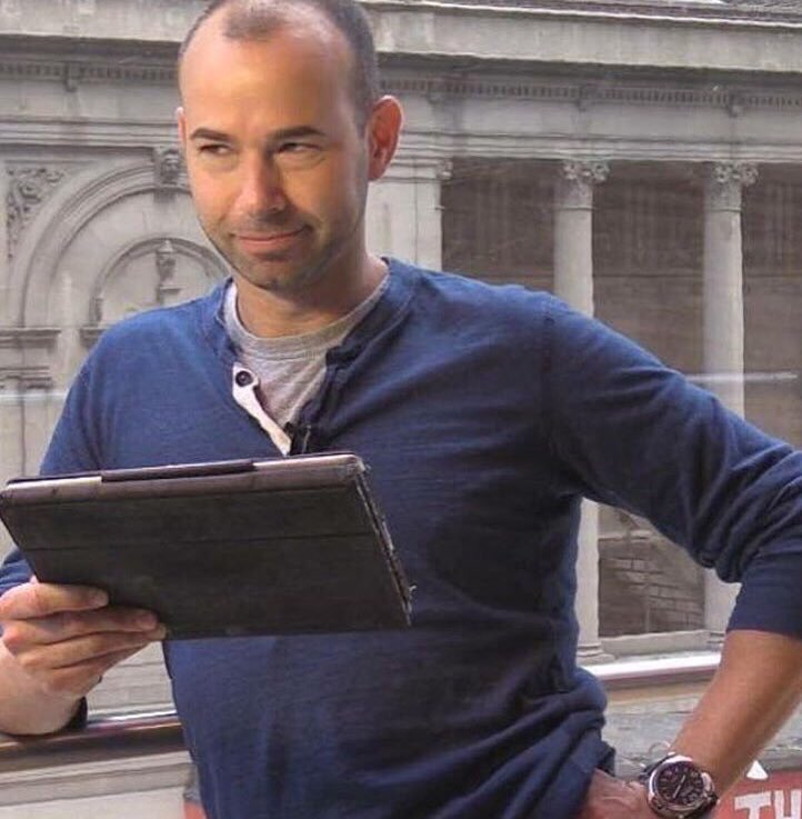 IJReactions's tweet photo. watching a hottie go by like https://t.co/01AIQLpA9U