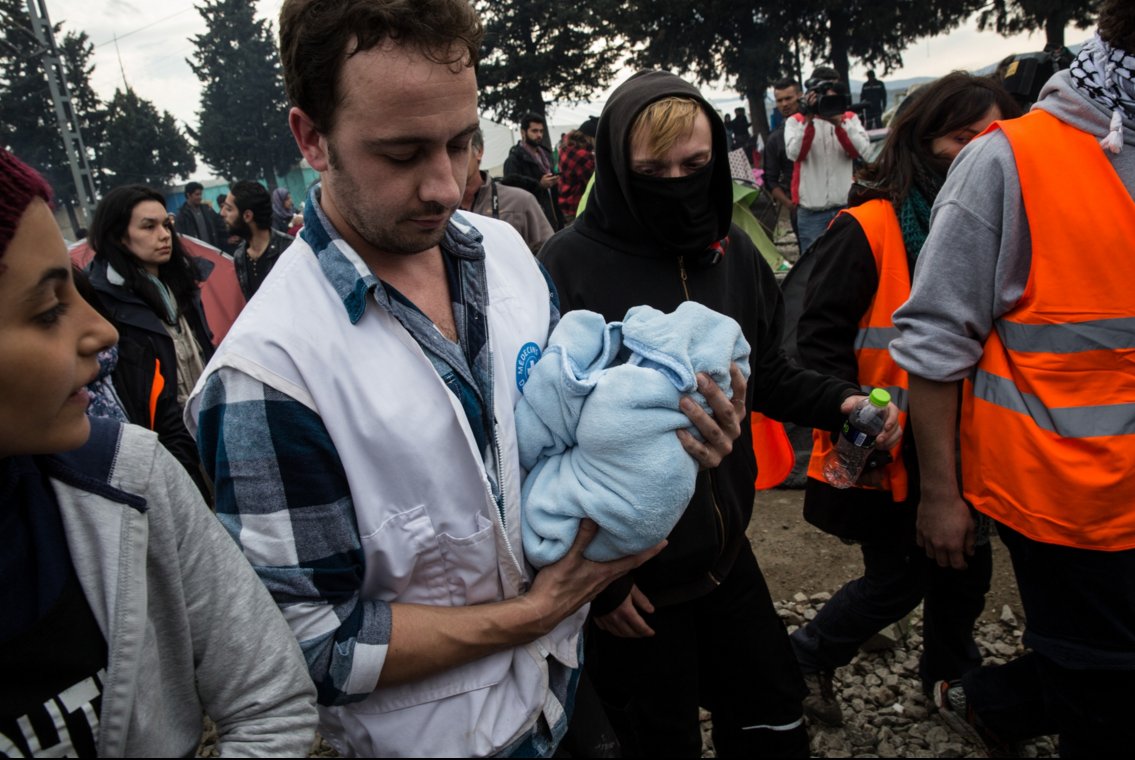 DOTW_UK's tweet photo. Amazing work by @DOTW_UK medic in #Idomeni delivering this girl in a tent. Despite awful conditions, baby is well. https://t.co/8CR5UCw7s6