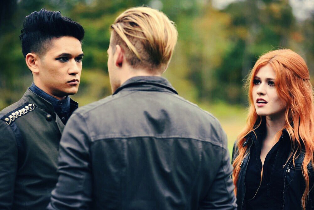 Kat_McNamara's tweet photo. Looks like the wedding isn't the only drama in tonight's @shadowhunterstv! Don't miss #Malec 9/8c on @FreeformTV! https://t.co/jIAFZo5hse