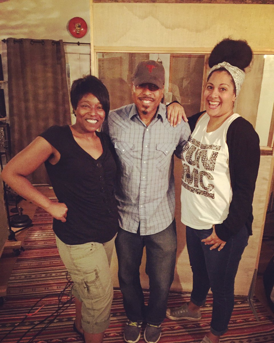 TomarandtheFCs's tweet photo. Lauren and Angela from @SoulSupporters helping us on the new album at Level One Studios! They're amazing! #atxsoul https://t.co/7o2GZvI1XL
