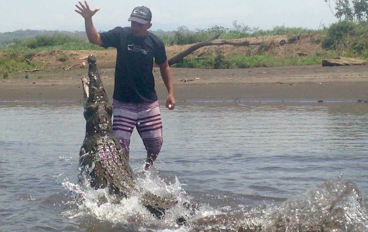 tom_salinsky's tweet photo. COSTA RICA- having a blast🏄👍😀 https://t.co/g85cvlMoI2