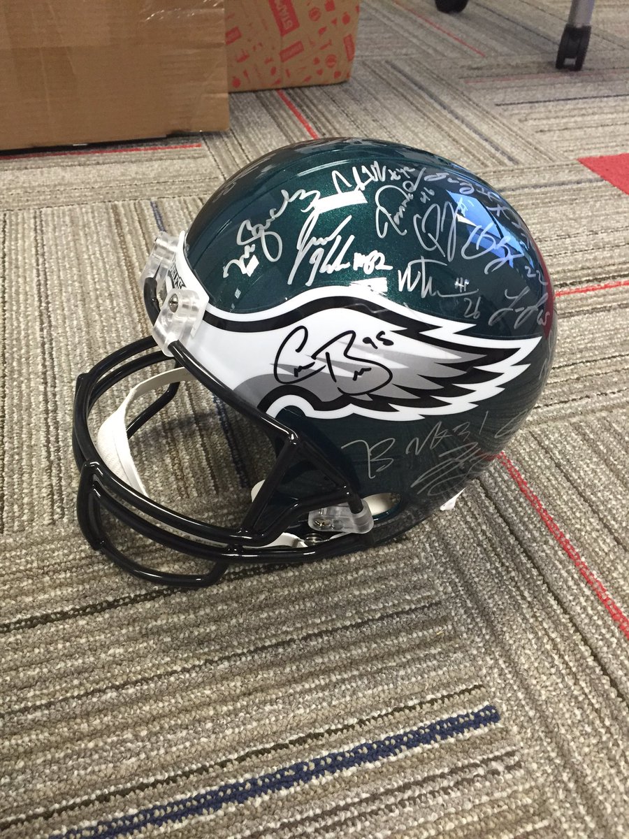 becccs_11's tweet photo. Thanks @nickrotondi @TheRealCars for the awesome Swag! @Eagles @Fanatics #nflpaPlayerDev @NFLPA https://t.co/iVJsYkQuso