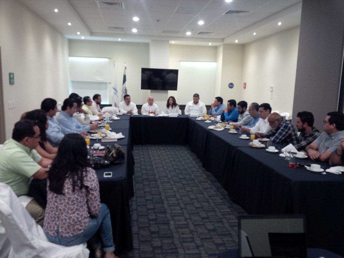 COPARMEXCARMEN's tweet photo. En el desayuno de Celebración del primer aniversario de COPARMEX en Ciudad del Carmen https://t.co/HjQzh0NXLk