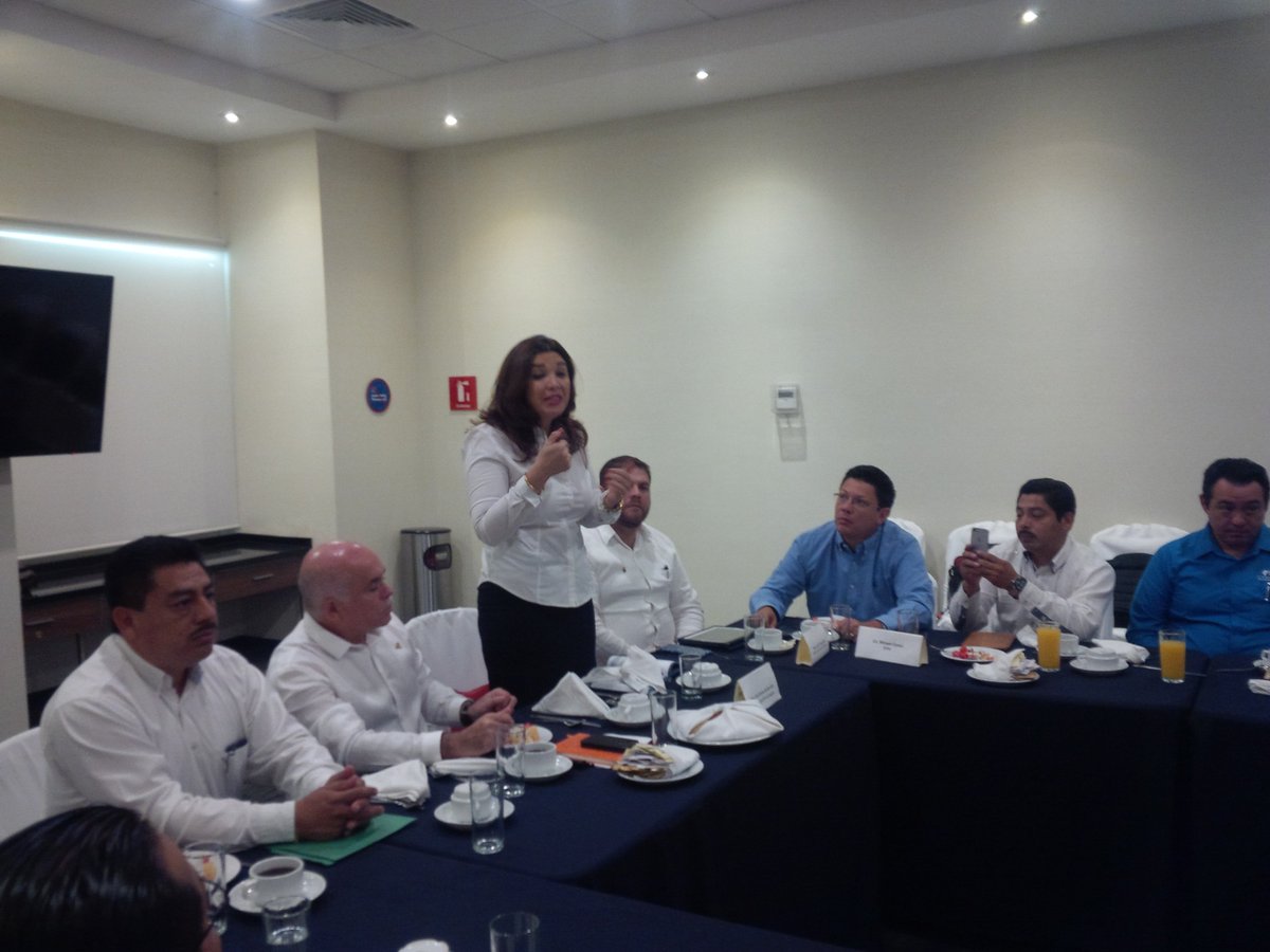 COPARMEXCARMEN's tweet photo. En el desayuno de Celebración del primer aniversario de COPARMEX en Ciudad del Carmen https://t.co/HjQzh0NXLk
