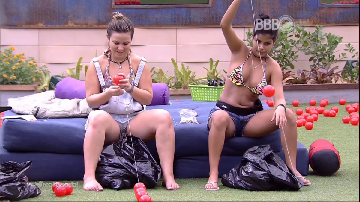RealitySocial's tweet photo. Gê: "Isso aqui é bola falsa?"
Mu: "Nesse BBB teve um monte de coisas falsas"
#BBB16 https://t.co/Cx3rD4fbIH