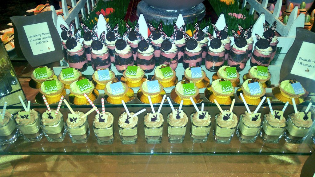 chefoso2's tweet photo. The Dessert table was amazing..  Not even half of it https://t.co/xPauoyMyZm