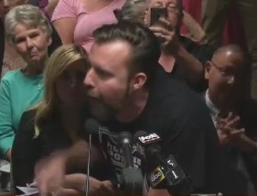 Worldforsanders's tweet photo. Hot Hot!! Arizona Primary hearing they tells the truth https://t.co/Grq32ViE5T https://t.co/sNBiH3G3z9