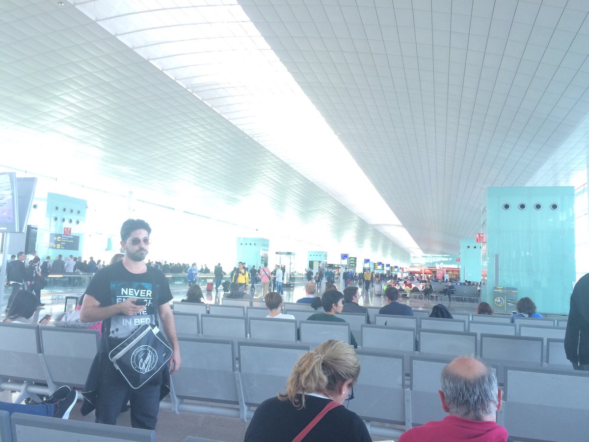 Surundundun's tweet image. Gracias Barcelona por el amor y el voltaje, te veo en el verano! #AmazingSpring swarmapp.com/c/iuvEgLnV01z