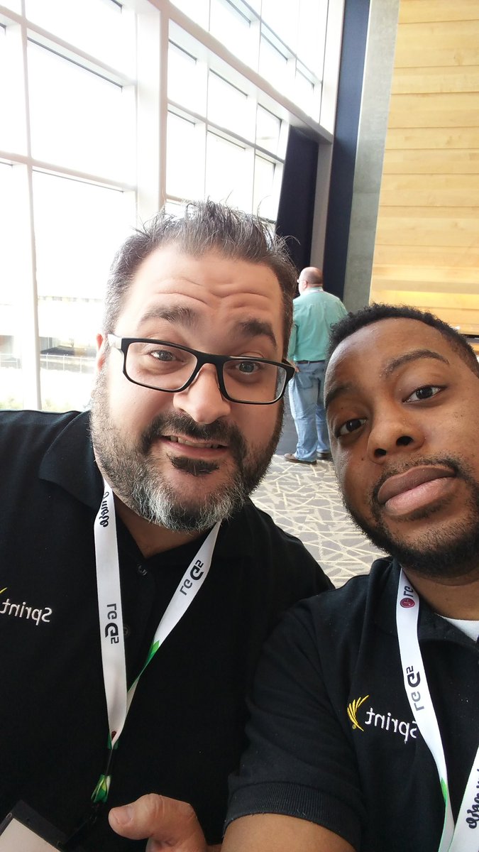 SprintGL941's tweet photo. Me and @therealferrin Enjoying #LGG5MN https://t.co/oy3xr9Xm6n